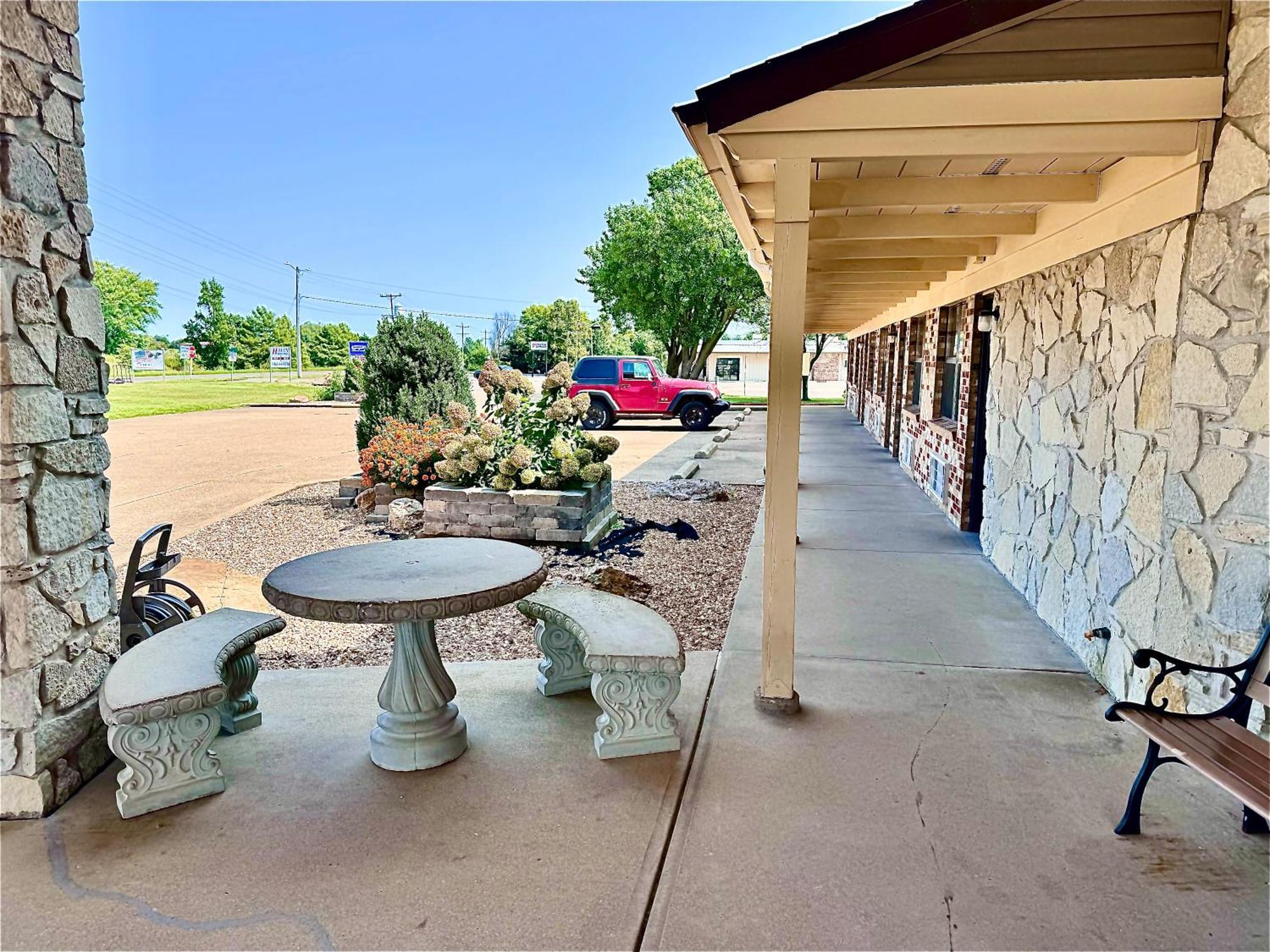 Owensville Inn ภายนอก รูปภาพ