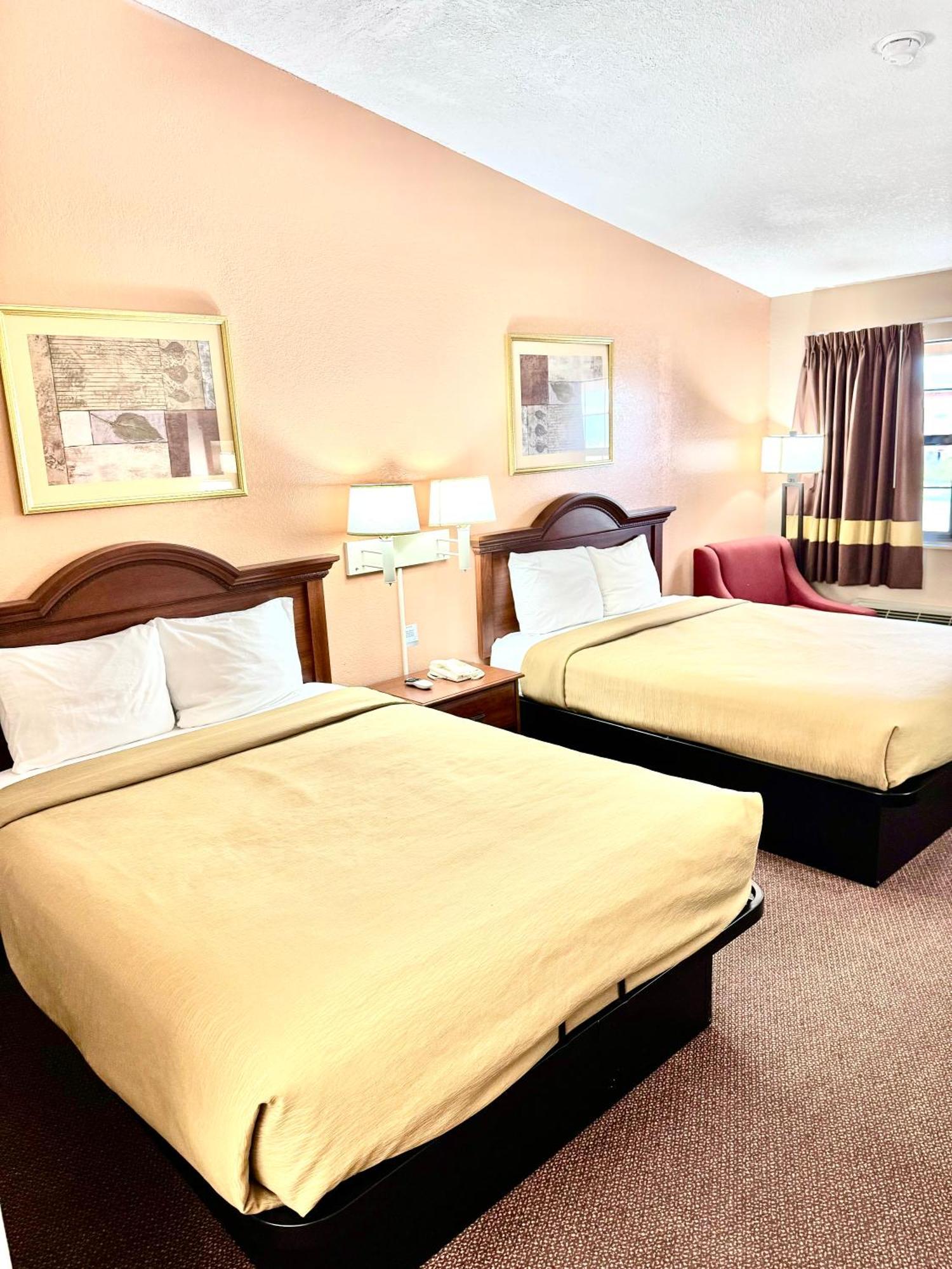 Owensville Inn ภายนอก รูปภาพ